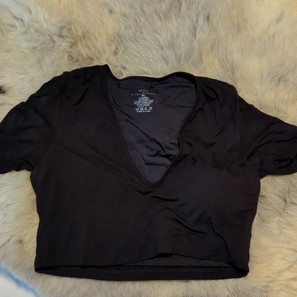 Klassy Network Brami Short Sleeve V-neck Crop Tee XL
